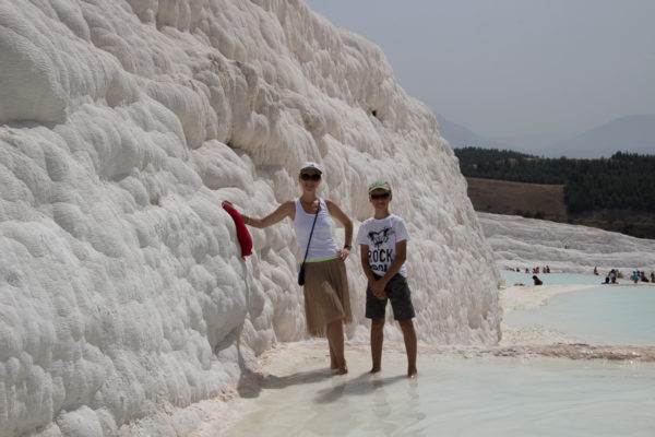 Турция. Памуккале. На краю травертина Турция. Памуккале. На краю травертина