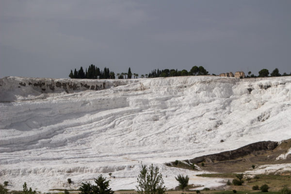 Турция. Памуккале. Вид снизу Турция. Памуккале. Вид снизу