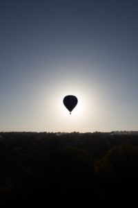 Воздушный шар на закате в Каменец-Подольском