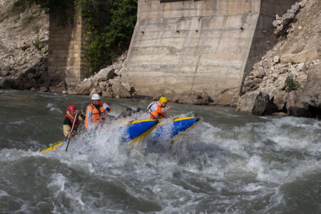 Четверка проходит порог Твиши