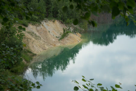 Уикенд на озере. Затопленный Черепашинский карьер Берег Черепашинского карьера