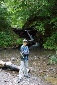 Тур по Закарпатью. На фоне водопада Тур по Закарпатью. На фоне водопада