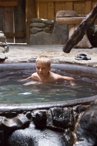 Тур по Закарпатью. Артем разомлел, вода около 40С Тур по Закарпатью. Артем разомлел, вода около 40С