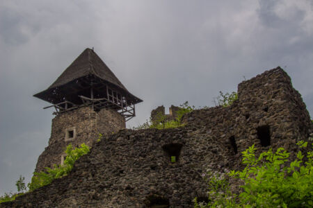 Тур по Закарпатью. Неприступная стена Нивицкого замка Тур по Закарпатью. Неприступная стена Нивицкого замка