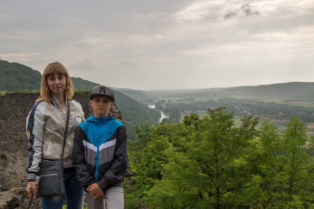 Тур по Закарпатью. На фоне долины Тур по Закарпатью. На фоне долины