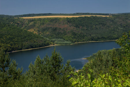 Отдых на реке Ушица. Глубина каньона 120 м Отдых на реке Ушица. Глубина каньона 120 м