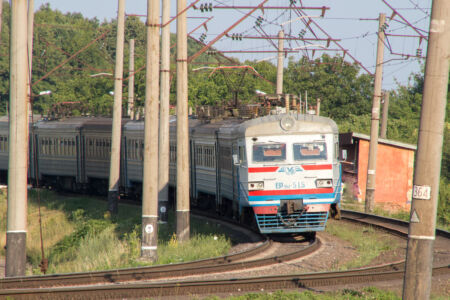 Отдых на реке Ушица. Стоим на переезде, пропускаем Отдых на реке Ушица. Стоим на переезде, пропускаем