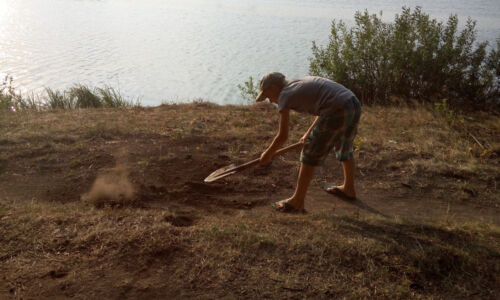 Рыбалка на речке Соб. Сын решил покопать Рыбалка на речке Соб. Сын решил покопать